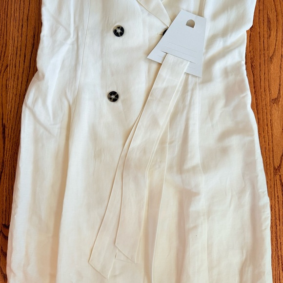 H & M Sleeveless White Double-Breasted Dress with tie belt size Medium - Picture 3 of 4